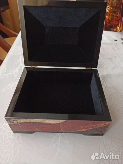 Ларец из яшмы