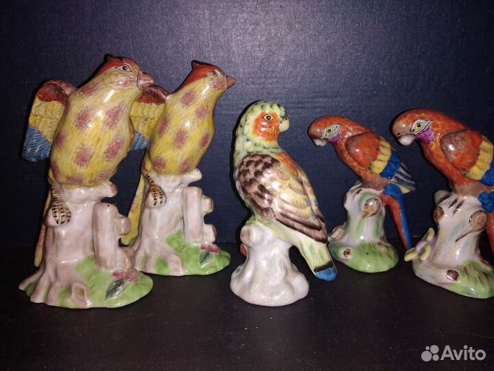 Фарфоровые статуэтки попугаи парные