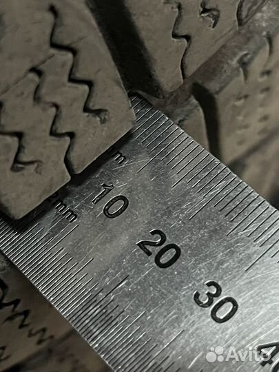 Kumho I'Zen Stud Snow KW11 235/70 R16