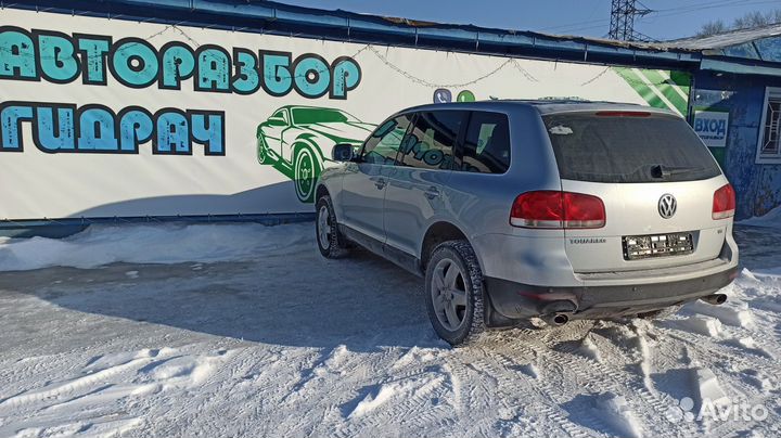 Обшивка багажника Volkswagen Touareg 7L68634598Z8 Отличное состояние