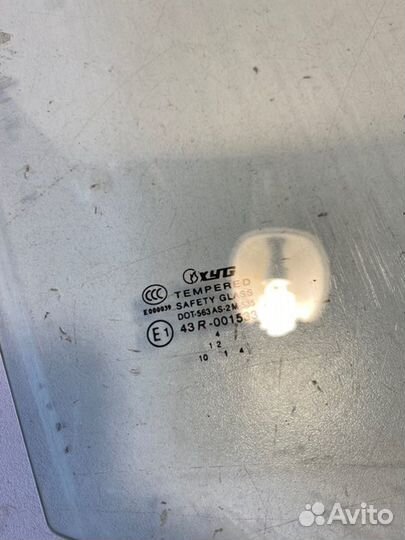 Стекло переднее правое Nissan Bluebird U14