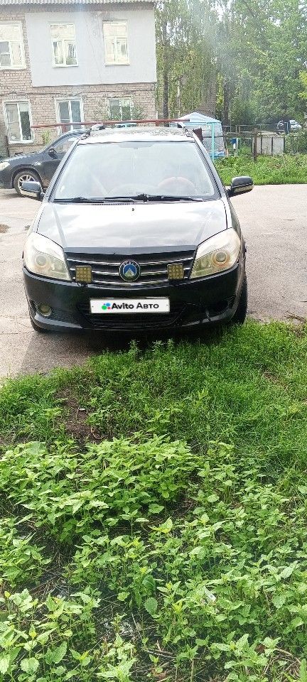 Geely MK Cross: фото владельца