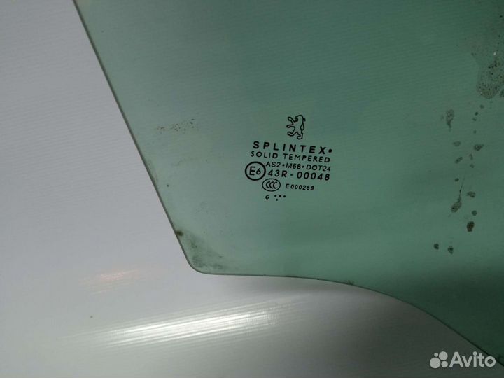 Peugeot 307 стекло передней правовой двери левой з