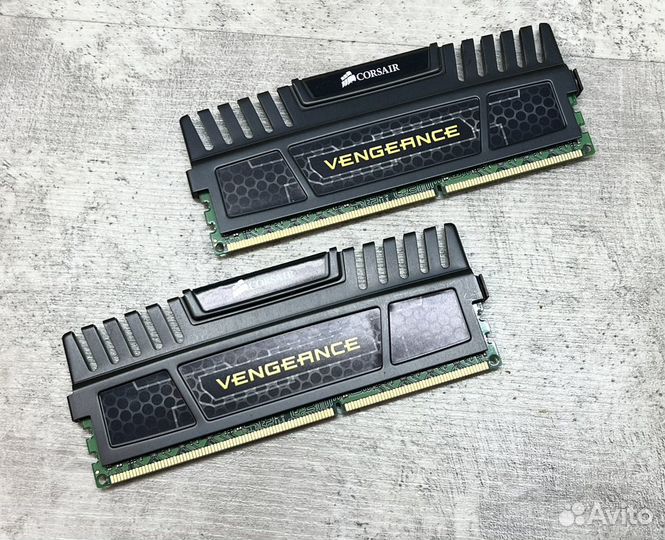 Оперативная память Corsair DDR3 8Gb 1600MHZ