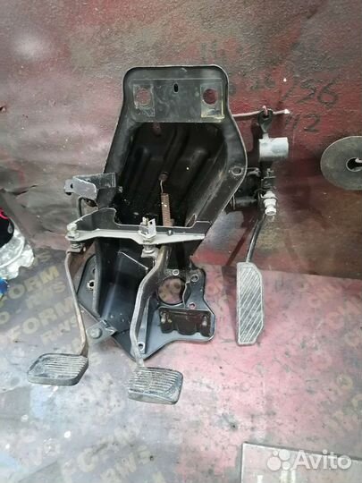 Педали mazda 929