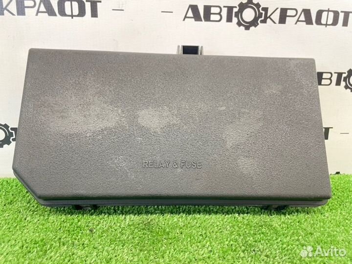 Крышка блока предохранителей Toyota Land Cruiser