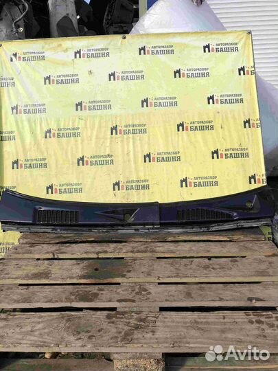 Nissan NP300 Жабо правое