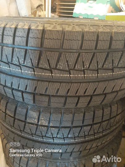 Bridgestone Blizzak Revo GZ 215/55 R16