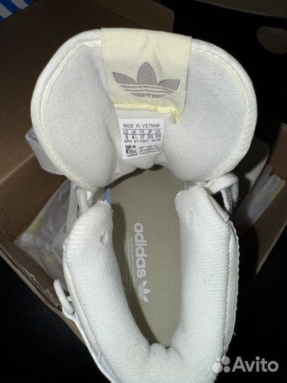 Кроссовки adidas осень-весна