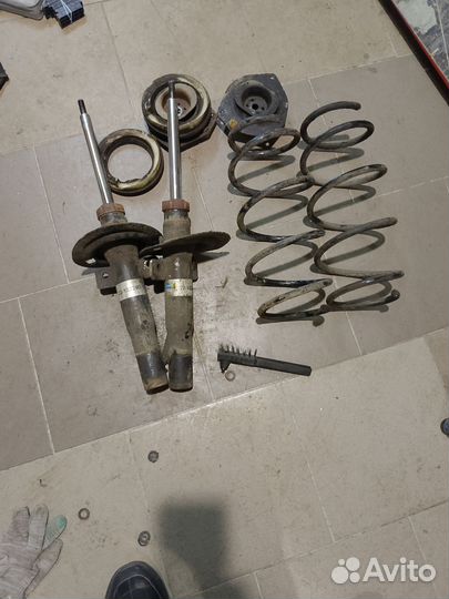 Стойка амортизаторов