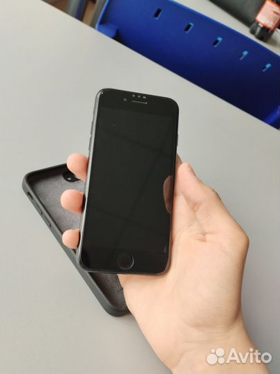 iPhone SE (2020), 64 ГБ