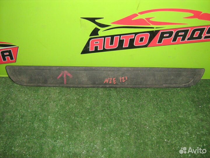 Порожек пластиковый toyota NZE144,NZE141 corolla,c