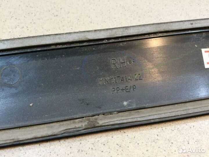 Молдинг двери передней правой Mitsubishi L200 KB