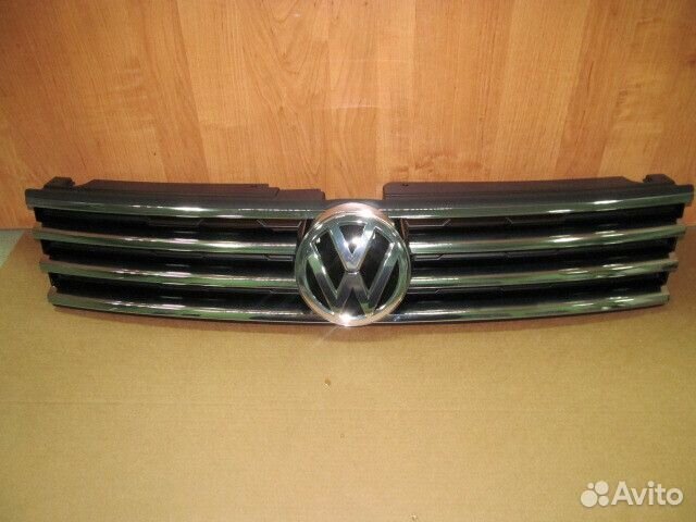 Решетка радиатора Volkswagen Touareg 2 2011