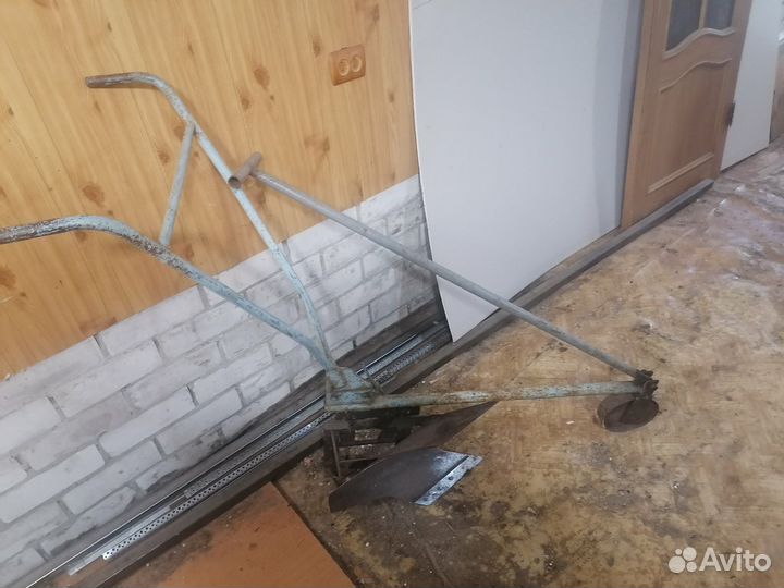 Плуг окучник ручной