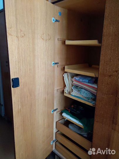 Шкаф платяной-бельевой