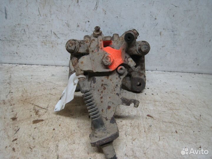 Суппорт задний Лев. Ниссан Альмера Тино 2003г 2.2л