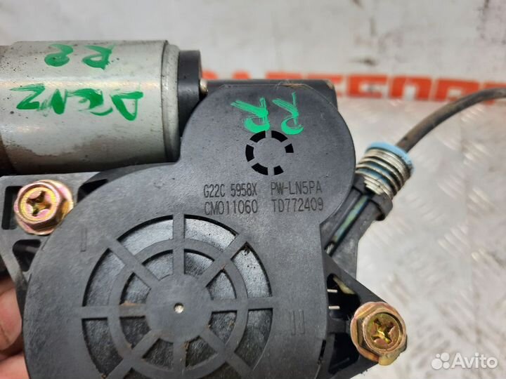 Стеклоподъёмник задний правый Мазда Атенза GG