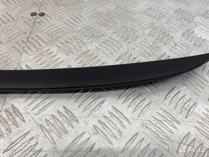 Б/У накладка лобового стекла (молдинг) правый Ford