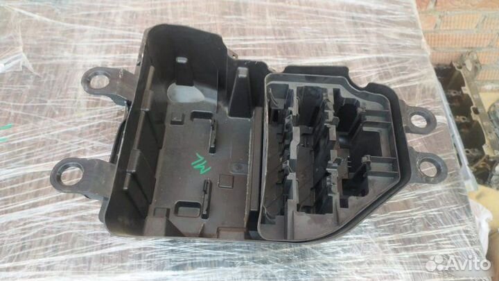 Корпус блока предохранителей Mercedes Ml W166