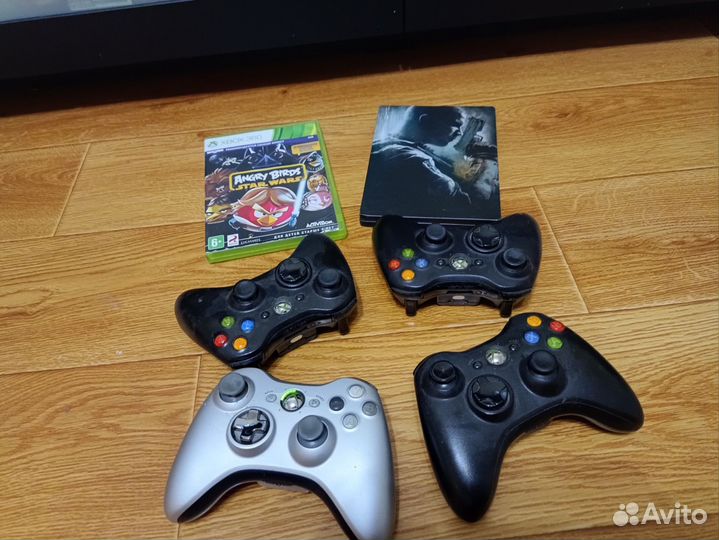 Xbox 360 с 4 геймпадами