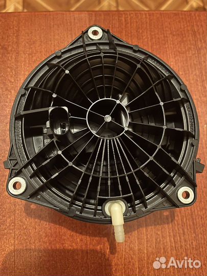 Кнопка открывания багажника