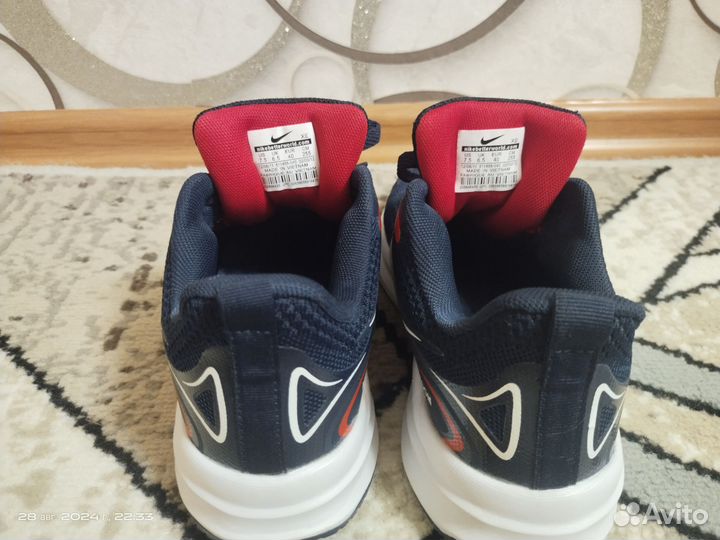 Кроссовки мужские размер 40