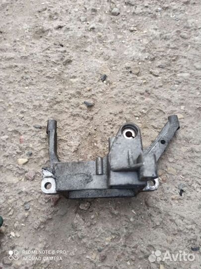 Ауди А4В5 2.4i 30v кронштейн насоса 078 145 383G
