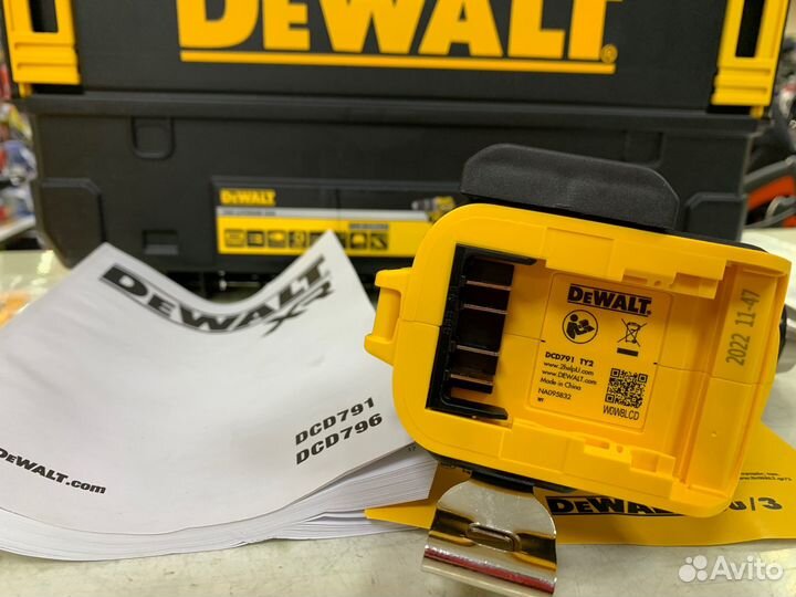 Дрель-шуруповерт dewalt DCD791NT (18В)