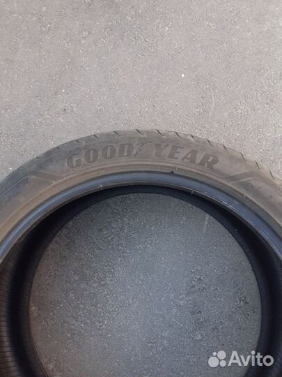Goodyear UltraGrip 5 245/40 R19