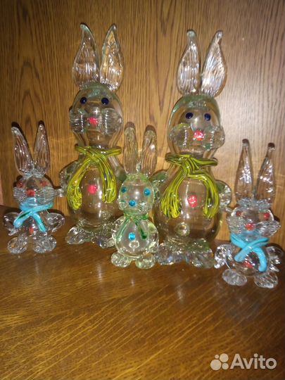 Семья хрустальных зайцев