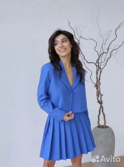 Костюм женский с юбкой и пиджаком