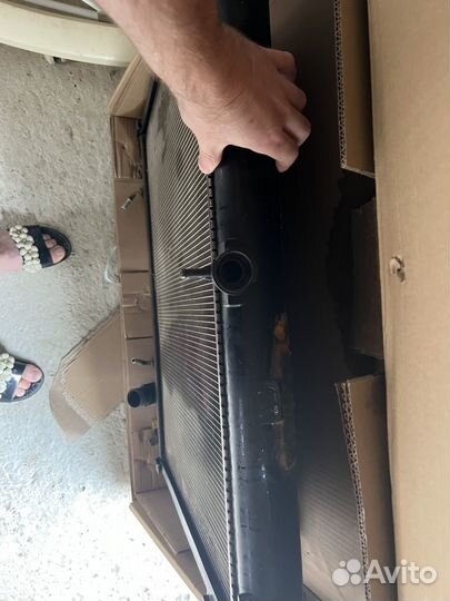 Радиатор охлаждения на Lexus LX570