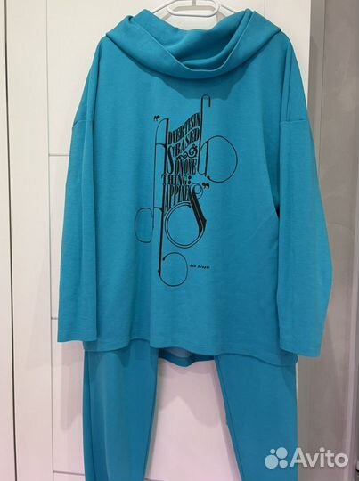 Продам спортивный костюм