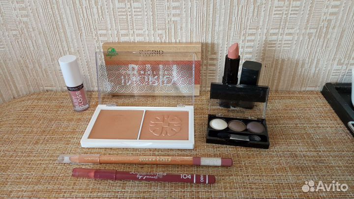 Тени, румяна и хайлайтер