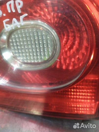 Фонарь в крышку багажника задний правый Volkswagen