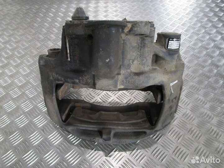 Суппорт передний левый Iveco 5801341079