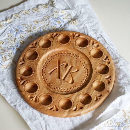 Пасхальная подставка для кулича и яиц