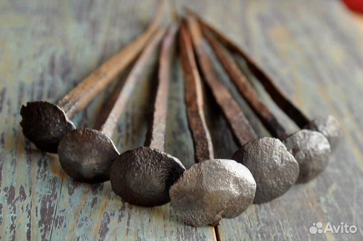 Старинные кованые гвозди