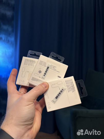 Коробки от кабелей Apple