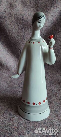 Статуэтка Аленький цветочек. Гжель