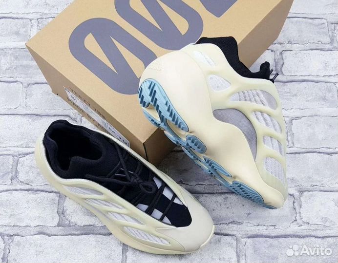 Кроссовки Adidas Yeezy Boost 700