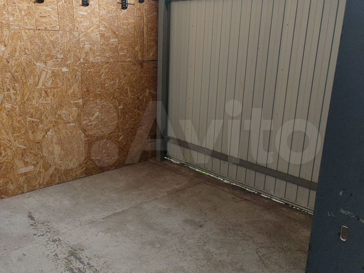 Машиноместо, > 30 м²