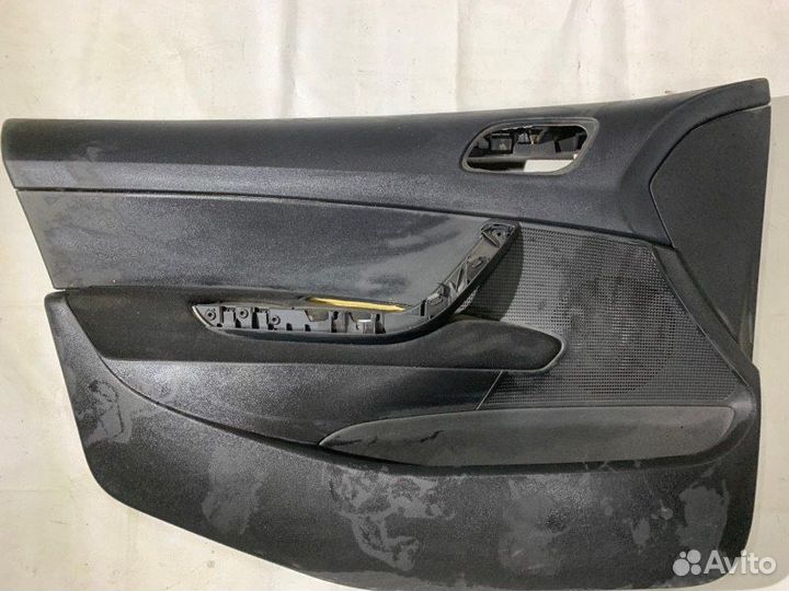 Обшивка двери передняя левая Peugeot 308