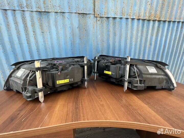 Фара Volvo XC70 ксенон