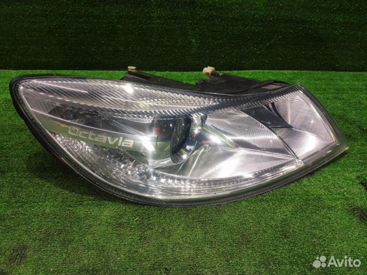 Фара передняя правая оригинал Skoda Octavia A5