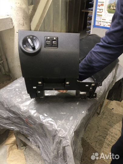 Накладка торпедо левая volkswagen caddy 4