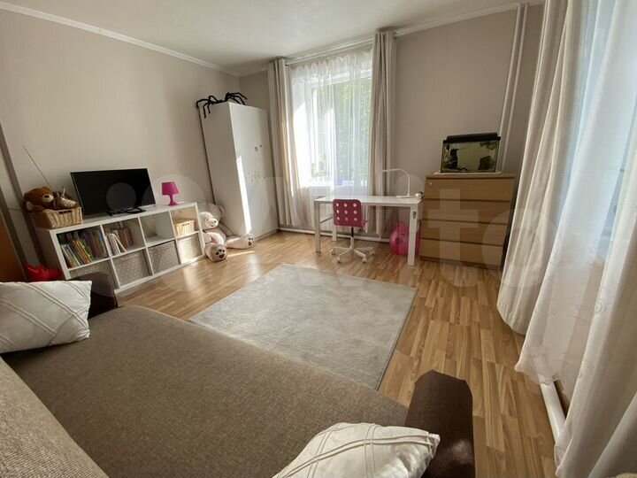 2-к. квартира, 61 м², 1/2 эт.