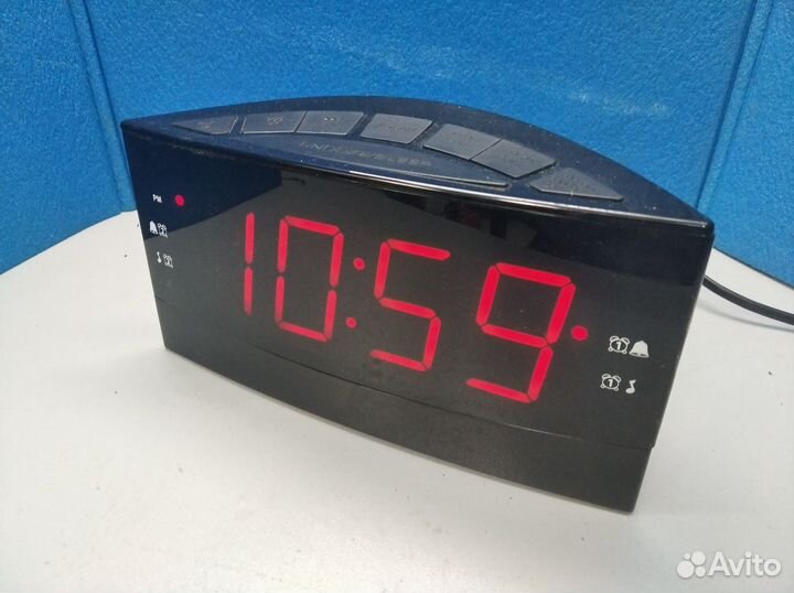 Радиочасы Vitek разные