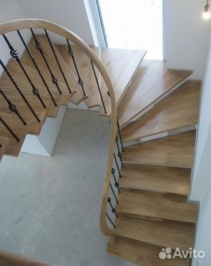 Лестница на второй этаж под ключ